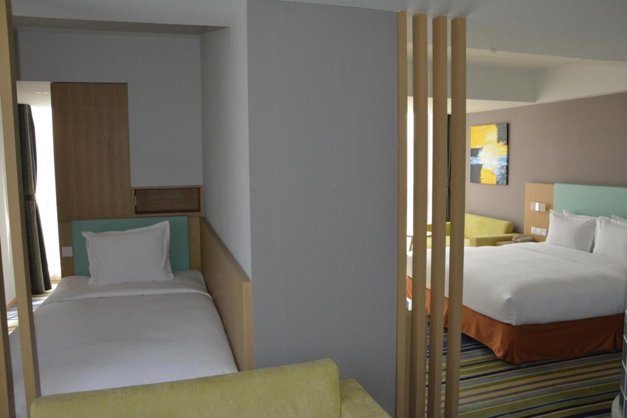 Holiday Inn Express Yingkou Onelong Plaza By Ihg Gaizhou Exteriér fotografie